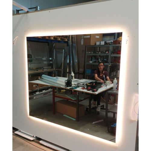 Fali LED tükör háttérvilágítással