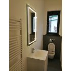 LED tükör kis fürdőszobába