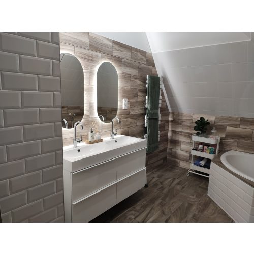 Ovális LED tükör 50x100 cm indirekt világítás, bekapcsolva